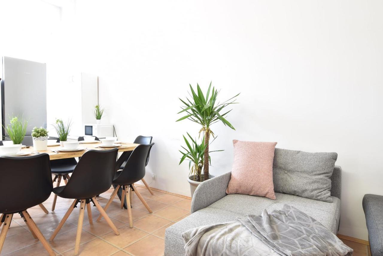 Riesiges Zentrales Apartment Mit Parkplatz Innsbruck Esterno foto