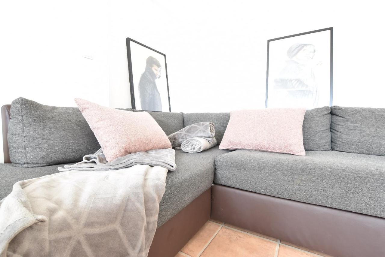 Riesiges Zentrales Apartment Mit Parkplatz Innsbruck Esterno foto