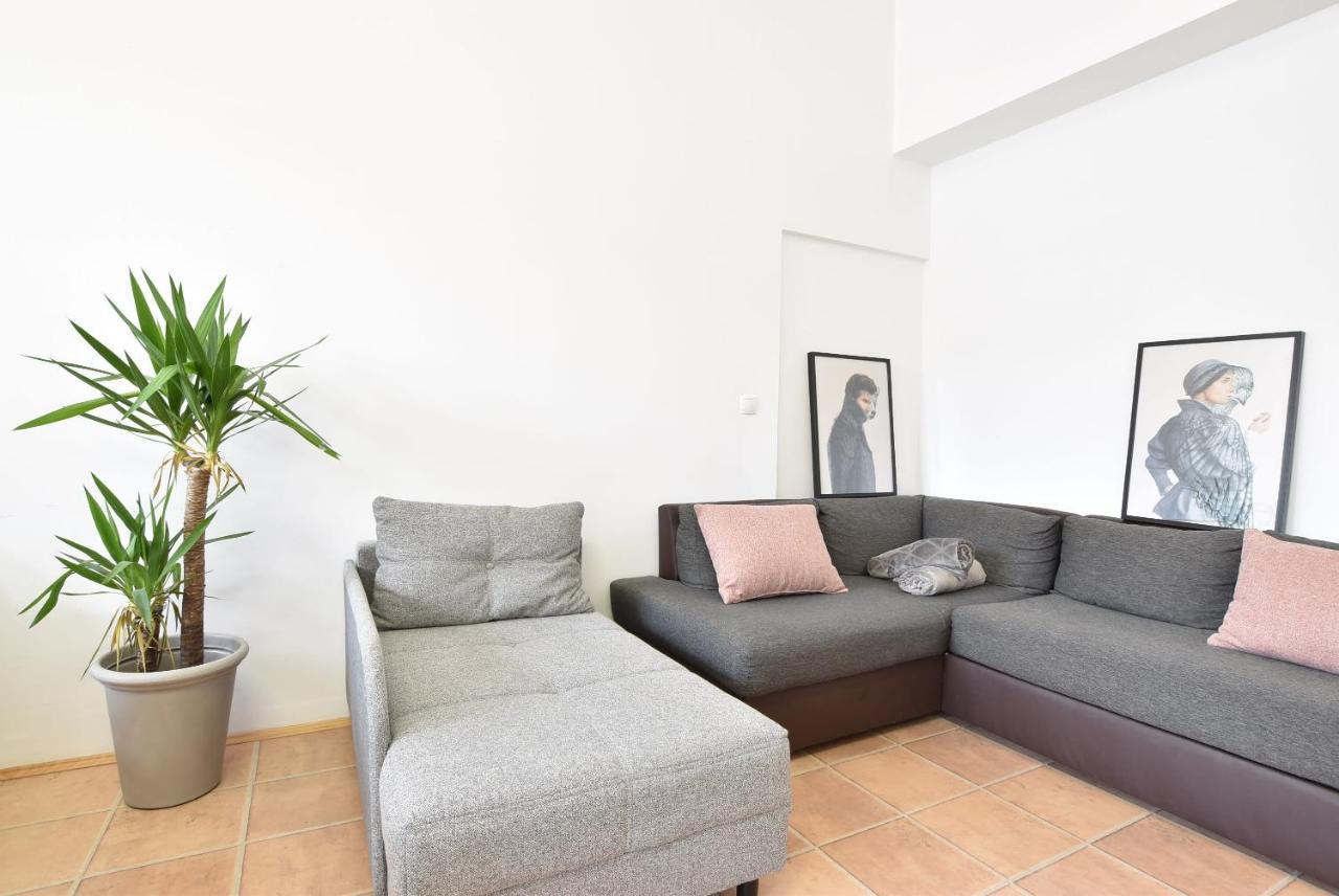 Riesiges Zentrales Apartment Mit Parkplatz Innsbruck Esterno foto