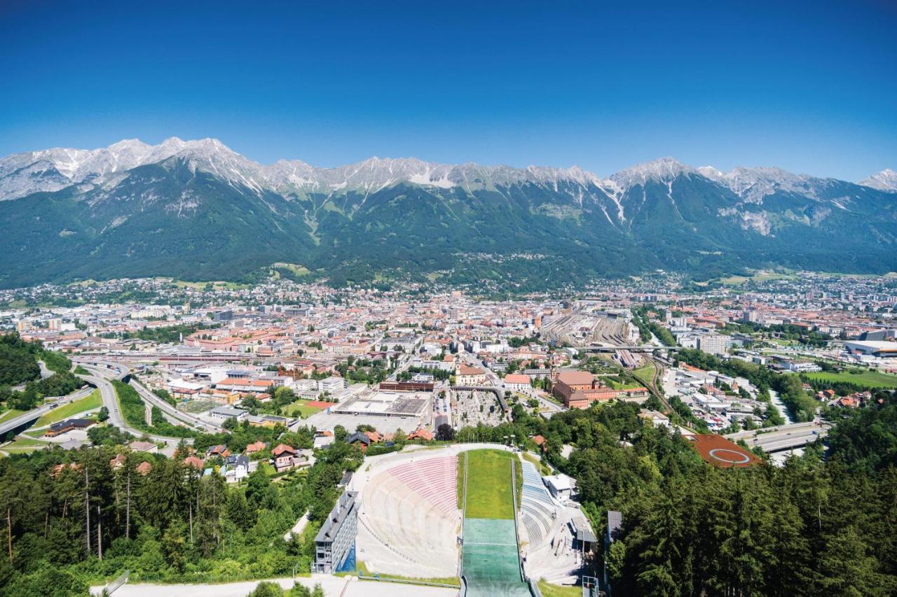 Riesiges Zentrales Apartment Mit Parkplatz Innsbruck Esterno foto