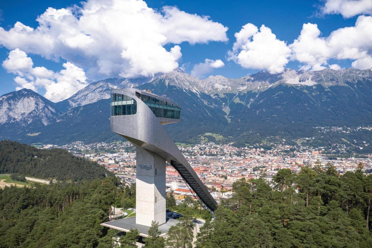Riesiges Zentrales Apartment Mit Parkplatz Innsbruck Esterno foto