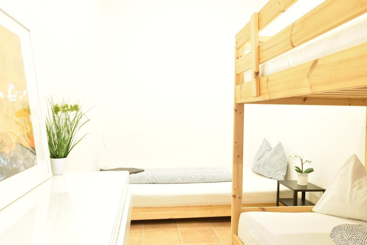 Riesiges Zentrales Apartment Mit Parkplatz Innsbruck Esterno foto
