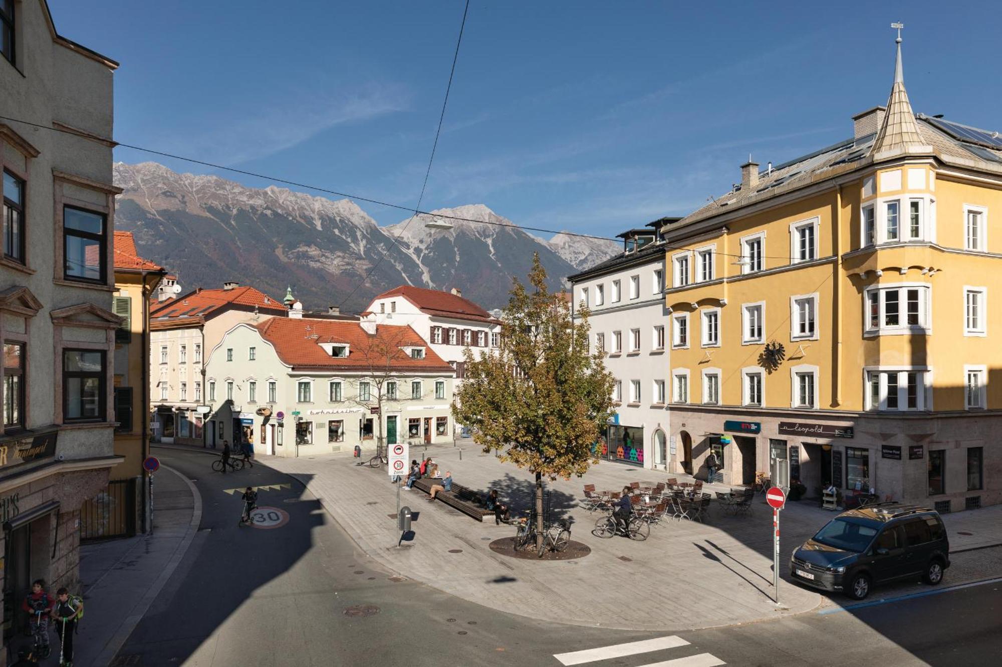 Riesiges Zentrales Apartment Mit Parkplatz Innsbruck Esterno foto